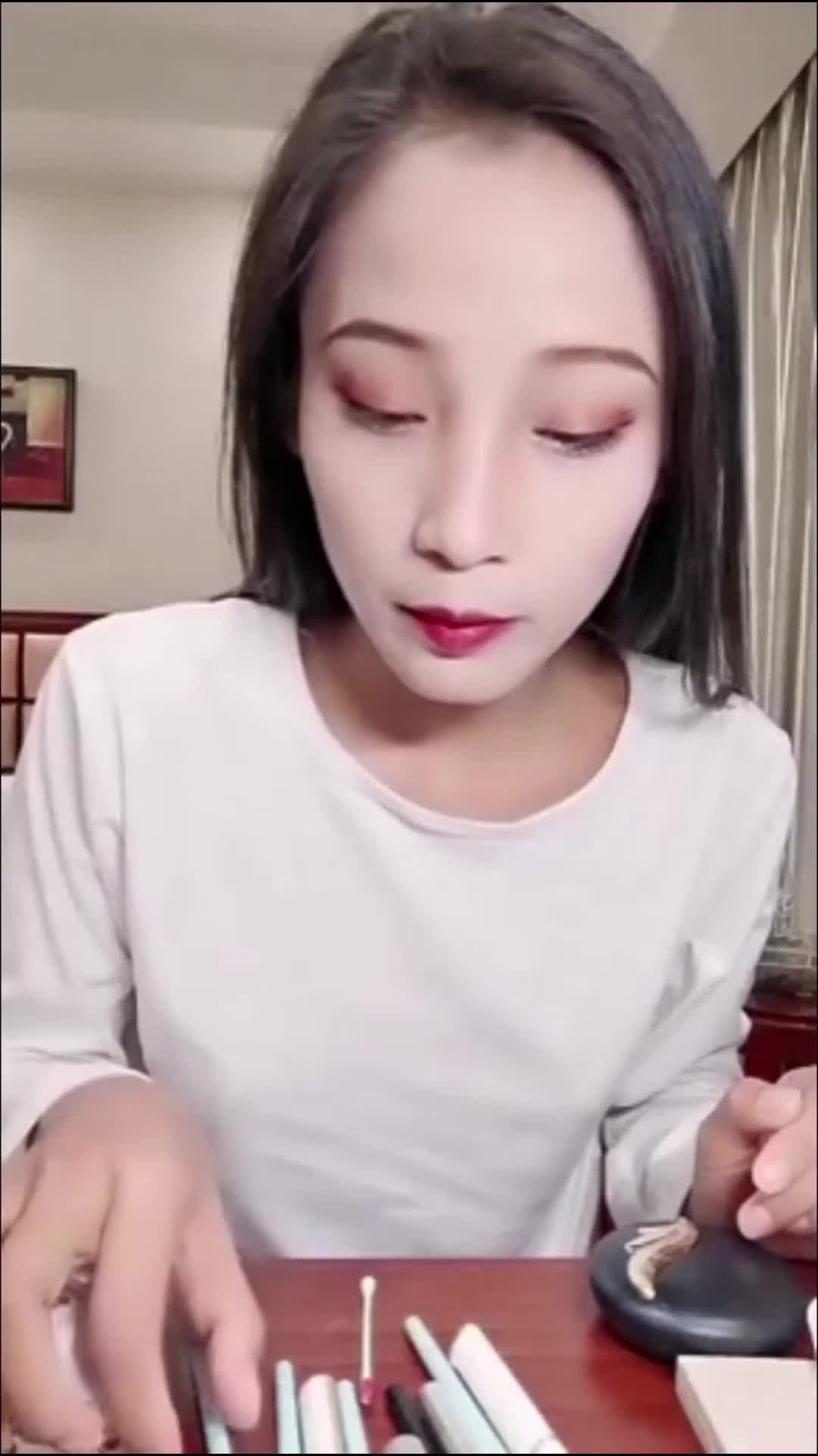 Vợ Chuẩn Bị Đi Chơi Thì Chồng Bắt Trả Bài